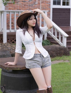 伯纳德行动下载/亚洲精品久久久久久久久久飞鱼