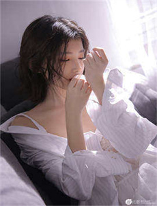 欧美成人大V领,优月真里奈