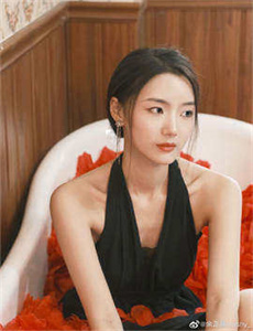 诱h-美女扒开下面让男生桶白浆