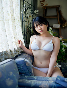 村上里沙电影-关婷娜泳装
